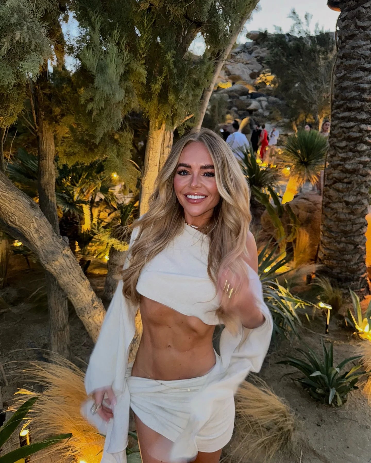 Contrasting Cropped Chest Wrapped Set